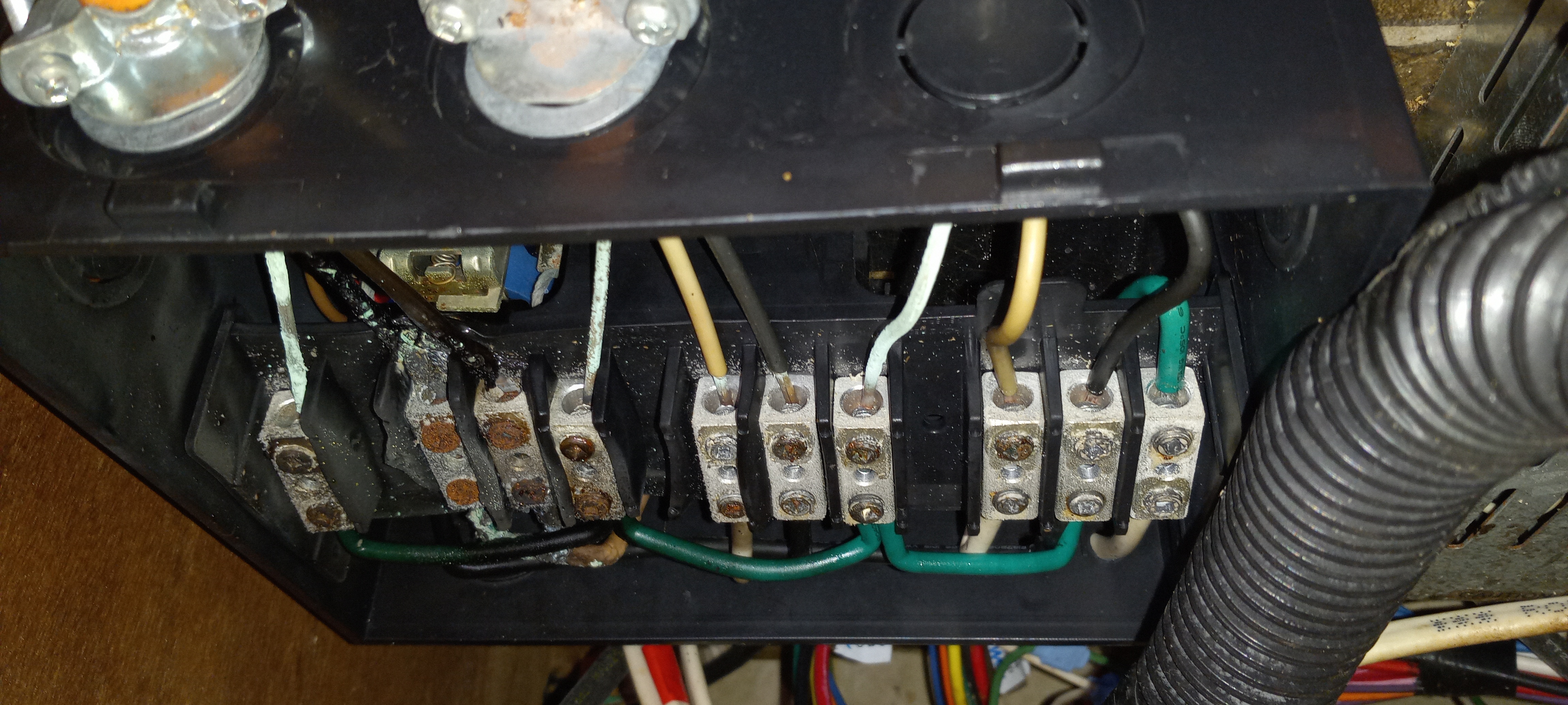 Placeholder frame — RV 12V/110V electrical panel and converter bay awaiting forensic photo